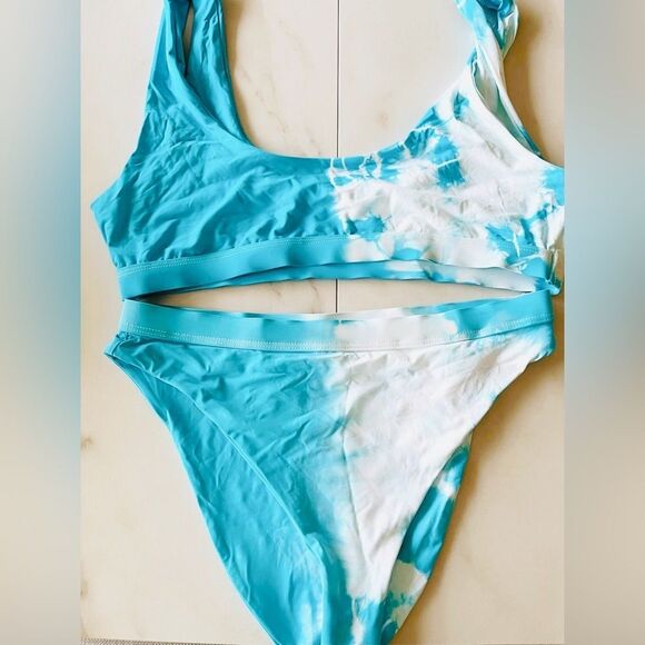 Buy 2 get 1 FREE Nwt Dippin’ Daisy’s blue tie dye high waist bikini set - Picture 3 of 6